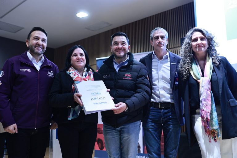 Ministra Steinert se reúne con alcaldes para fortalecer Ley de Seguridad Municipal