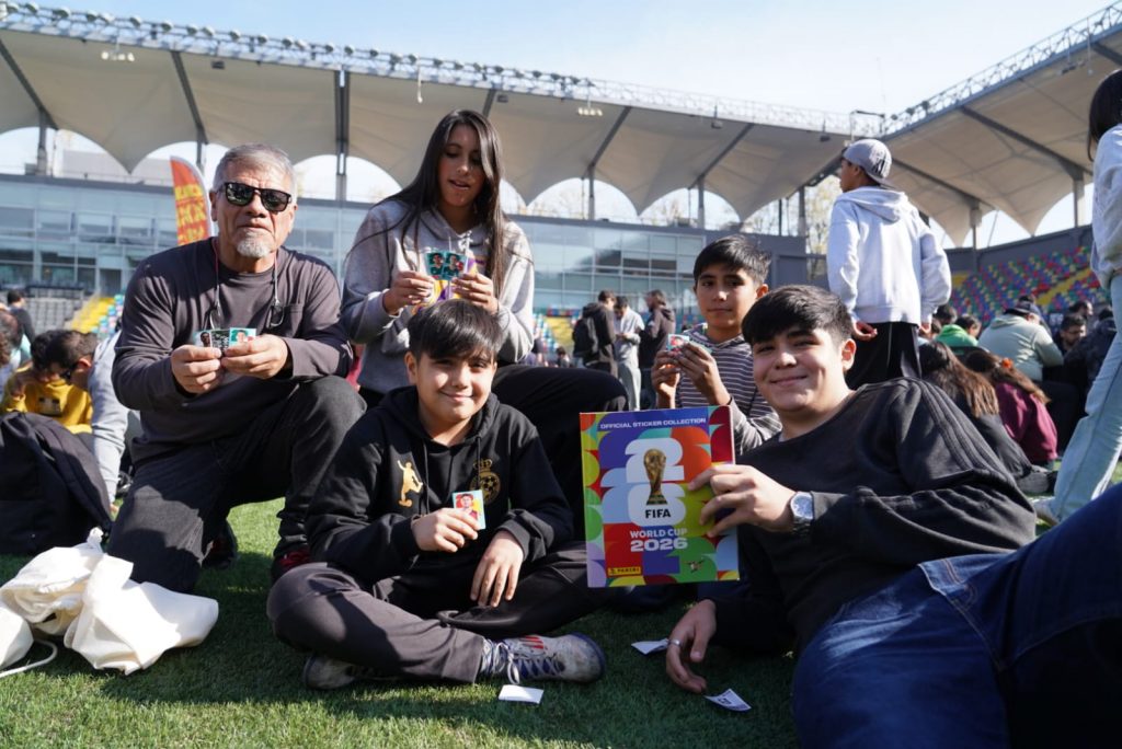 Más de 8 mil personas fueron a la “Gran Cambiatón” de láminas en el Estadio Bicentenario de La Florida