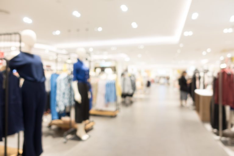Mega remate en Reñaca ofrece ropa italiana y accesorios por $5 mil o menos