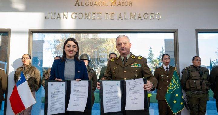 Gobierno y Carabineros firman convenio para reforzar atención a víctimas de violencia de género