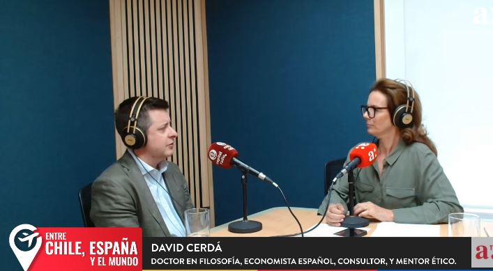 Entre Chile, España y el Mundo: Experto destaca el rol de la ética en la economía y el liderazgo