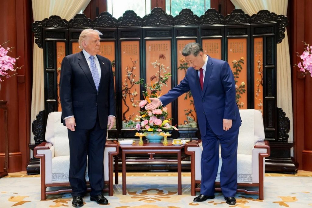 Trump califica de “histórica” su visita a China y asegura que logró acuerdos “fantásticos” con Xi Jinping