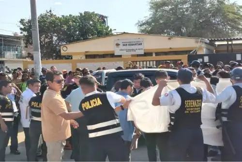 Alcalde es asesinado a disparos por sicarios a plena luz del día en Perú