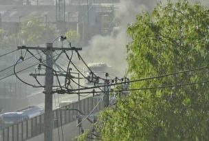 Camión se incendia en Vespucio Sur y provoca enorme columna de humo en La Granja