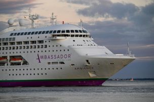 Alerta en crucero de Francia: Un muerto y más de 1.200 pasajeros confinados tras 