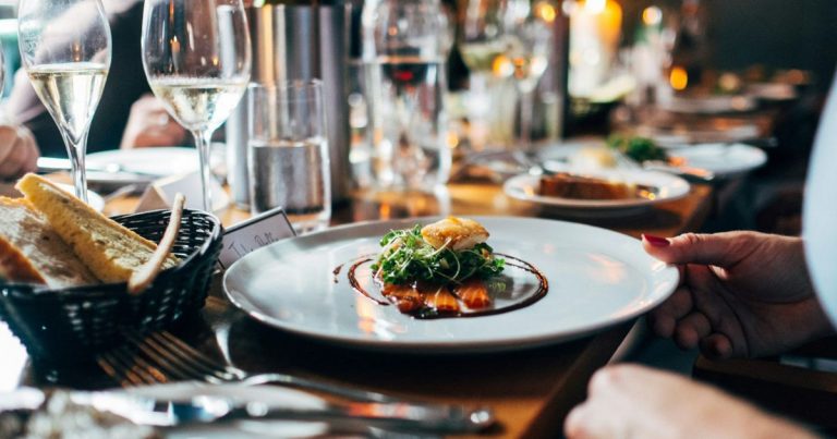Día de la Madre: gastronomía y salidas en familia ganan terreno como la nueva forma de celebrar en Chile