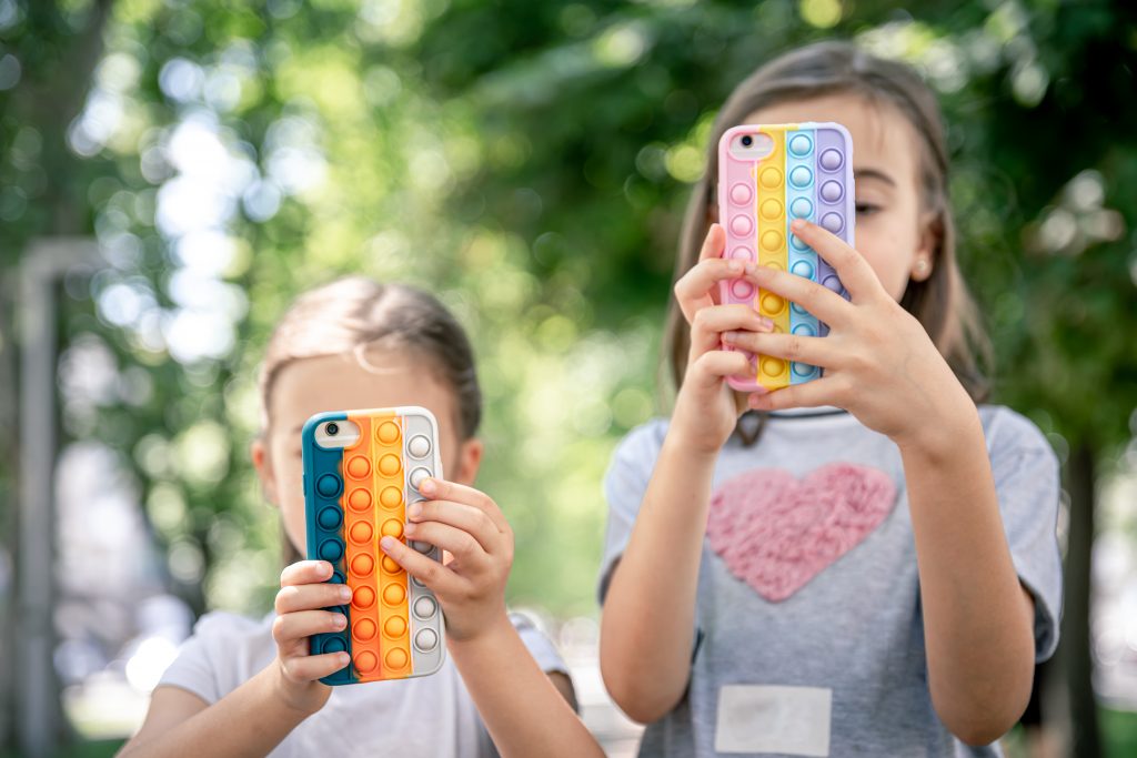 Presentan proyecto para prohibir redes sociales a menores de 14 años en Chile