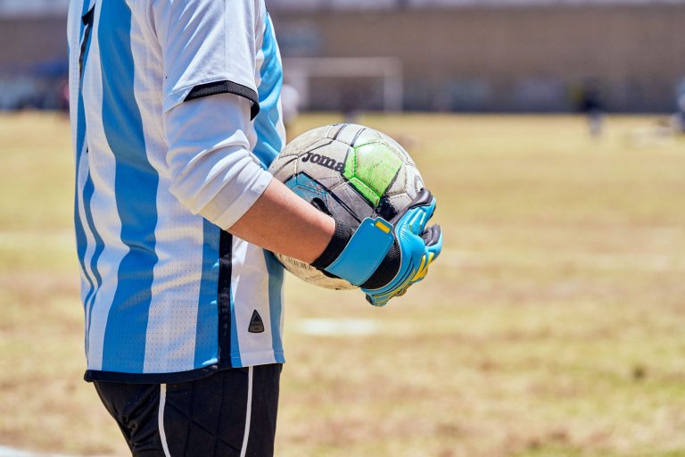 Estudio revela que solo el 27% de los padres juega fútbol, frente al 77% de los niños