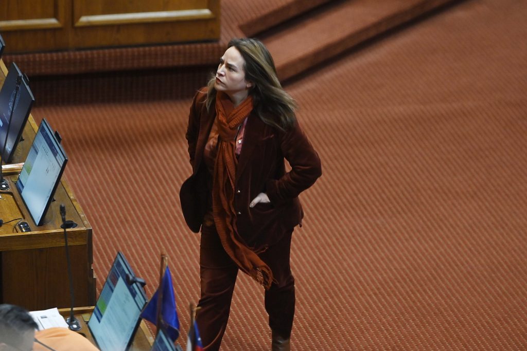 “Llamaron casi a no pagar”: Diputada Pérez responde a Boric ante embargos por el CAE