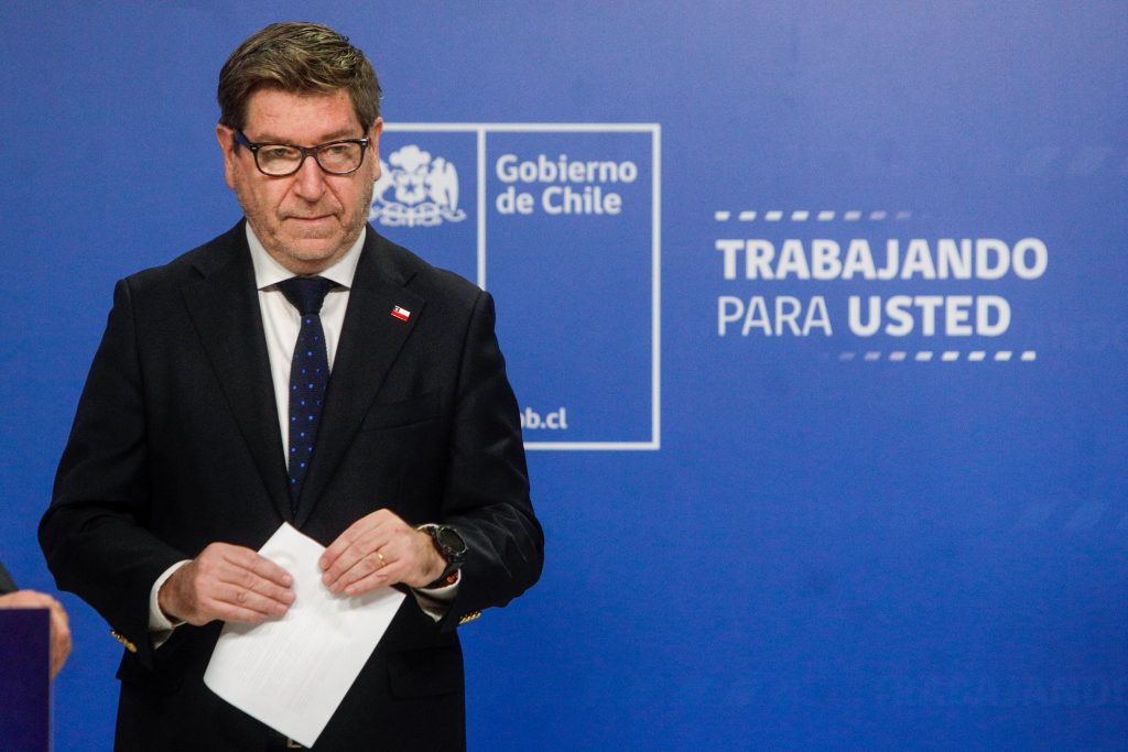 Ministerio de Economía presenta proyecto que moderniza firma electrónica y facilita trámites para Pymes