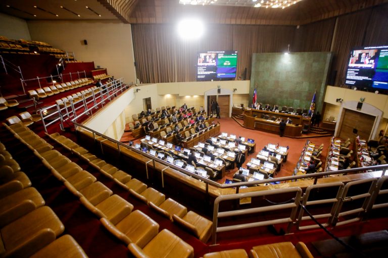 Comisión de Hacienda del Senado oficia a ministerio para reconsiderar recortes a hospitales públicos