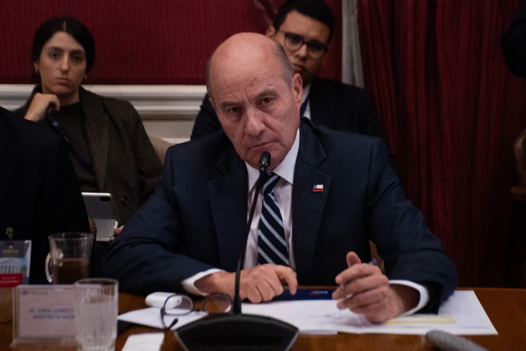 Ministro Quiroz descarta impuesto al patrimonio: “Rinde alta prensa, pero poco dinero”
