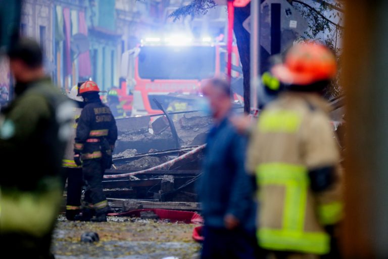 Nuevo incendio obliga a cortar completamente la Alameda en pleno centro de Santiago