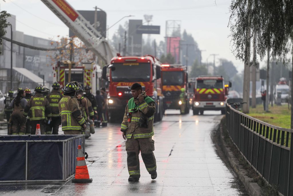 Incendio en Cerrillos: Revisa las calles que permanecen cerradas por la emergencia