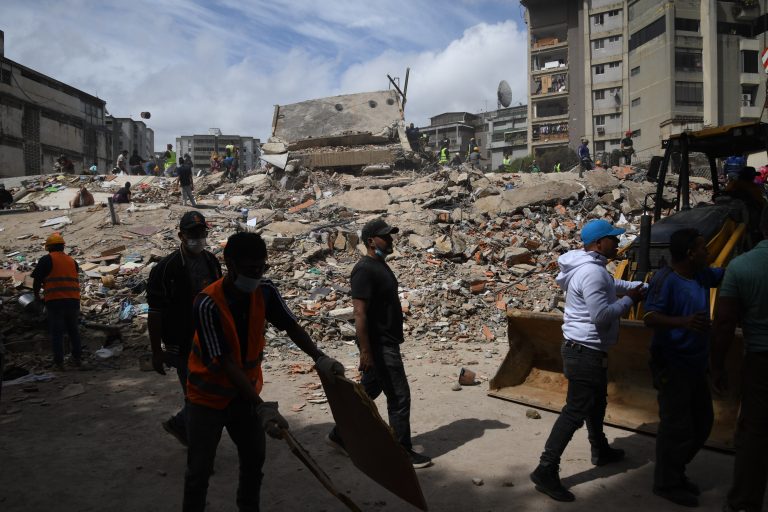 Chile envía 37 rescatistas a Venezuela tras terremoto y prepara segundo vuelo con ayuda humanitaria