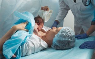 Tres veces más de lo recomendado: estudio alerta por alza de cesáreas en hospitales públicos