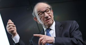 Adiós a Alan Greenspan: el economista que marcó la historia de la Reserva Federal muere a los 100