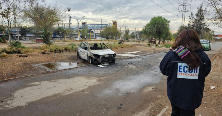 Balacera en Lo Espejo deja un herido grave y termina con vehículo incendiado en plena calle