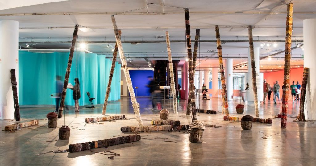 Más de 130 obras y artistas de cuatro continentes: así será la Bienal de São Paulo en Chile
