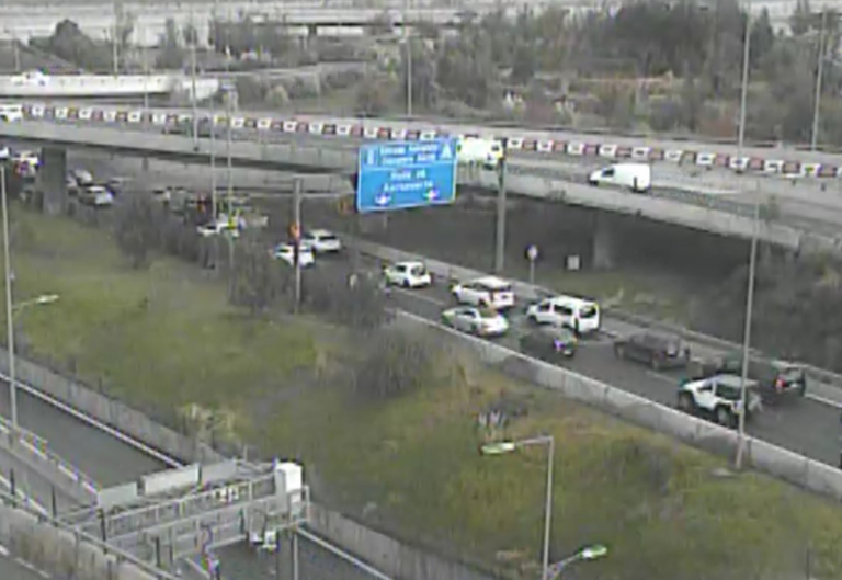 Choque en Costanera Norte genera enorme congestión y restricciones de pista en Santiago
