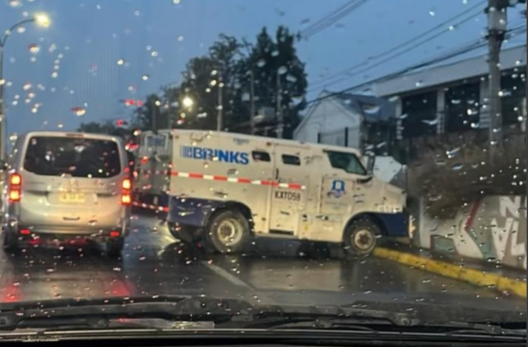 Accidente de camión de valores genera congestión en San Joaquín: Revisa los desvíos