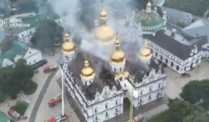 Ataque ruso incendia histórica catedral de Kiev y deja al menos 11 muertos en Ucrania