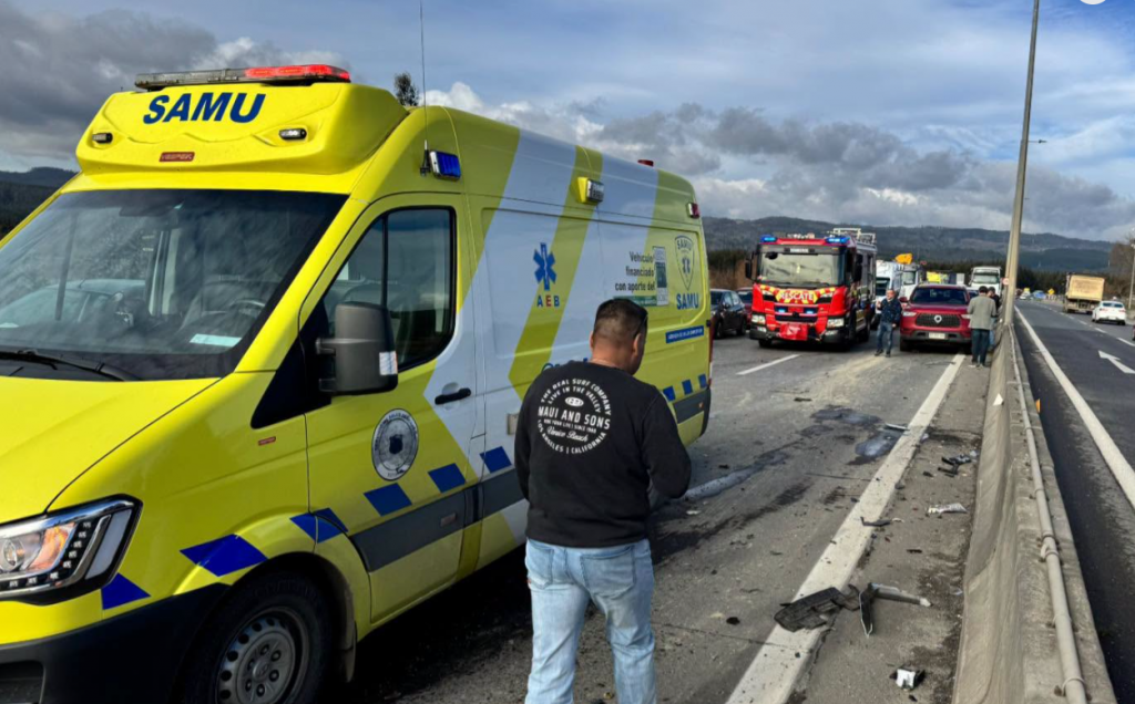 Tragedia en Coronel: choque múltiple deja un trabajador del SAMU fallecido y 10 lesionados