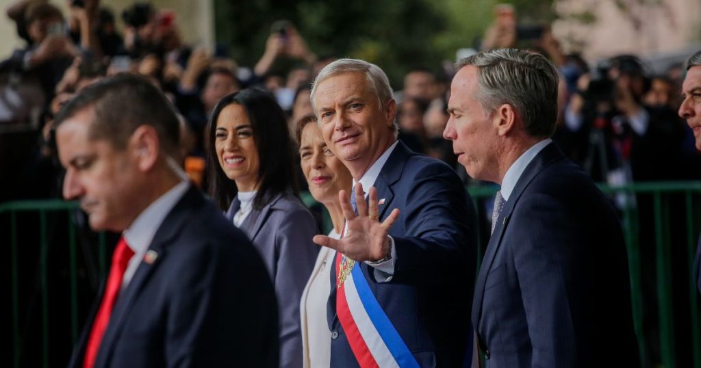 Niña entregó carta a Presidente durante Cuenta Pública para pedir mayor seguridad en parque de San Joaquín