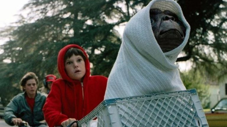 Steven Spielberg revela la verdad detrás del final de E.T. y conmueve a los fanáticos
