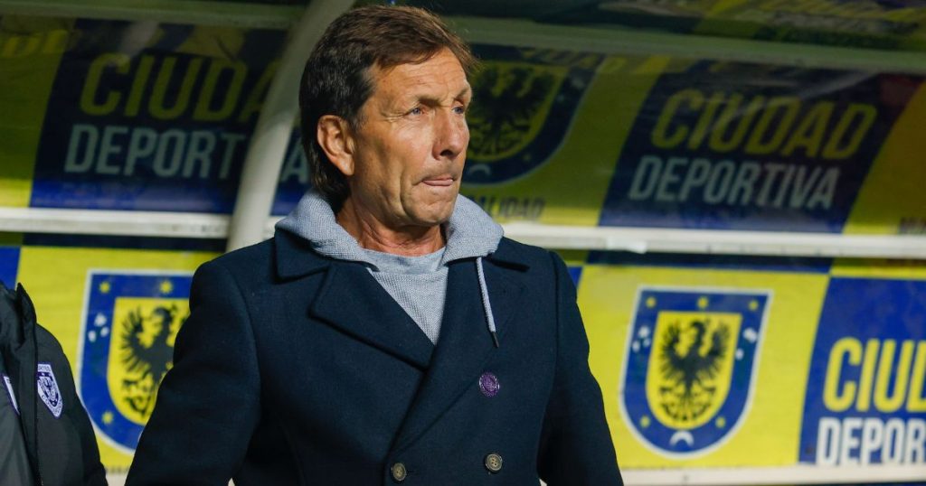 Fernando Díaz sufre tenso cruce con jugador tras ser sustituido: “No me había tocado un momento así en mi carrera”