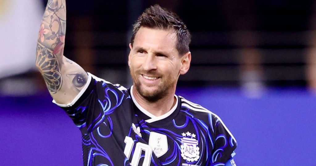 Infantino le rinde nuevo homenaje a Messi tras gol a Jordania: “Felicitaciones una vez más”