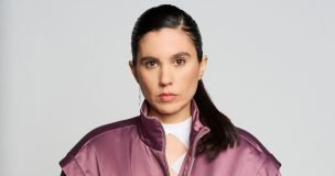 Javiera Mena anuncia su concierto más grande: celebrará los 20 años de “Esquemas Juveniles” en Movistar Arena