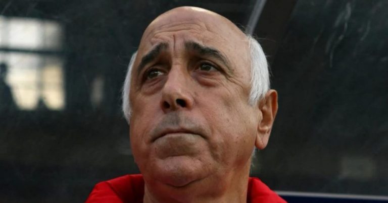 Nelson Acosta fue hospitalizado por cuadro respiratorio y permanece bajo observación médica