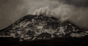 Decretan perímetro de seguridad en Nevados de Chillán tras aumento de actividad volcánica