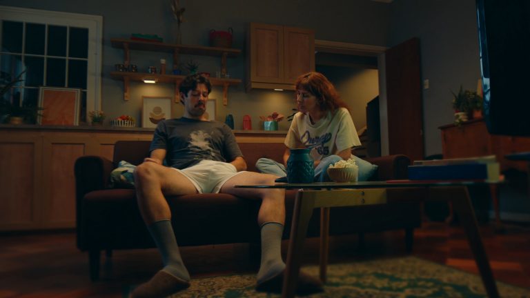 VIDEO | ¿Te tocas los testículos viendo fútbol? Campaña convierte ese gesto en una alerta de salud