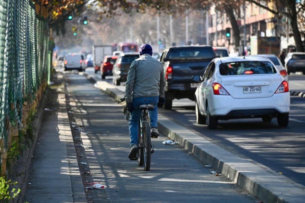 Orrego y alcaldes piden al Gobierno finalizar la Ciclovía Alameda tras informe favorable de CONASET