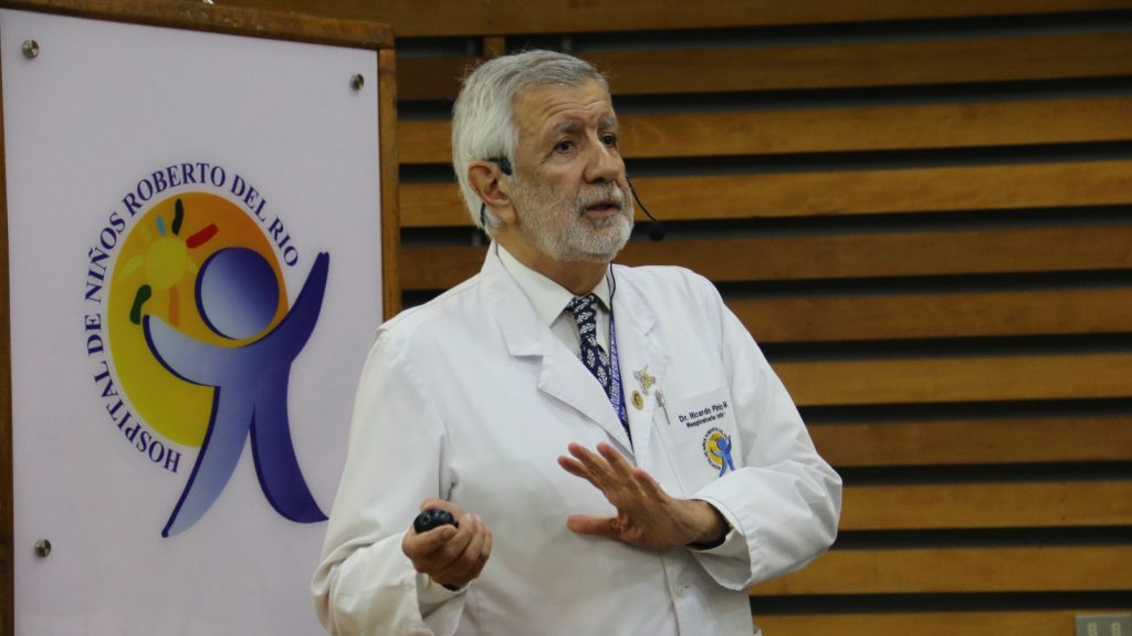 Hospital Roberto del Río renueva a su director Ricardo Pinto Muñoz por tres años más