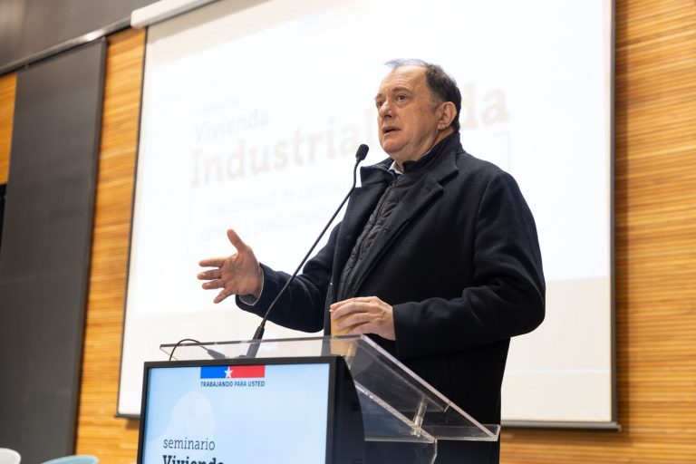 Ministro Poduje destaca industrialización para acelerar soluciones habitacionales