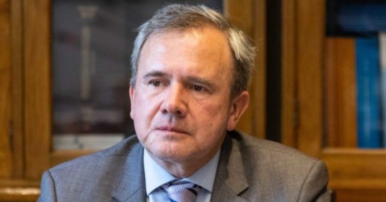 Senador Sanhueza (UDI) critica 'abuso' de acusaciones constitucionales: 