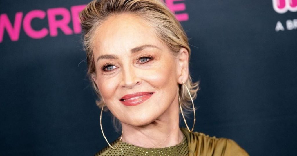 “Esto es ridículo”: Sharon Stone revela cómo reaccionó su exmarido cuando evaluaba una mastectomía