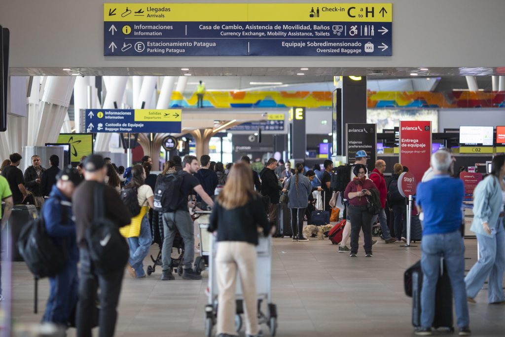 Aeropuerto de Santiago supera los 11,2 millones de pasajeros en 2026