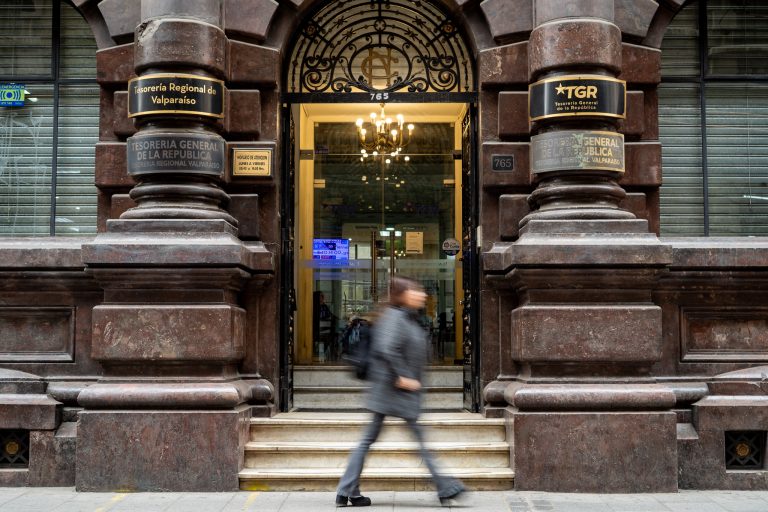 Nuevo revés para deudores CAE: Corte de Valparaíso ratifica legalidad de embargos de TGR