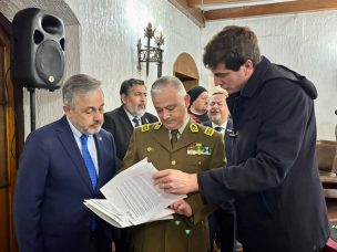 Diputados RN entregan al General Director de Carabineros la 