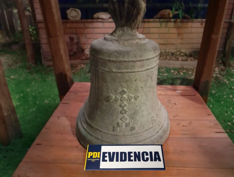 PDI recupera campana colonial peruana de más de 300 años y detiene a un implicado