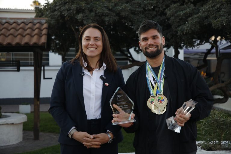 Ministra Duco reconoce a Rodrigo Rojas: es número uno del ranking mundial de karate