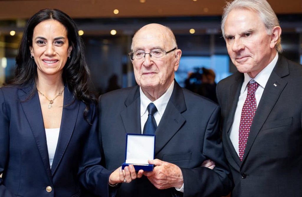 Senado rinde homenaje a Fernando Monckeberg y bautiza sala de la Comisión de Salud con su nombre