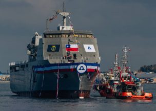 Nuevo buque multipropósito de la Armada de Chile es lanzado al mar