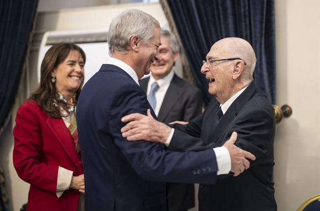 Presidente Kast encabeza homenaje al Dr. Fernando Monckeberg y anuncia creación de premio nacional que llevará su nombre