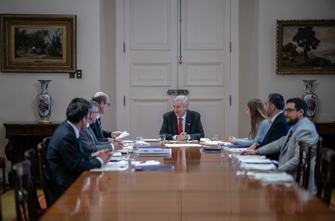 Presidente Kast sostiene reunión de coordinación con ministro de Seguridad antes de iniciar gira por Uruguay y Paraguay