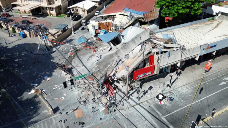 Confirman 36 muertos por devastador terremoto de magnitud 7,8 en Filipinas
